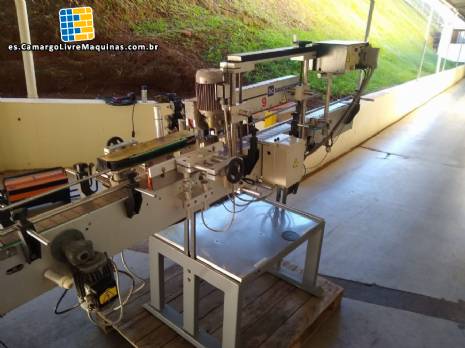 Etiquetadora para botellas planas y cil�ndricas Bauch Campos