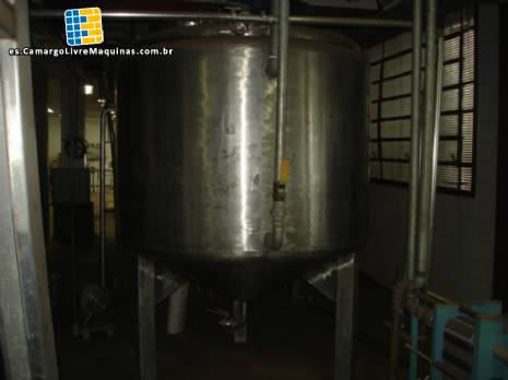 Tanque con una capacidad de 1900 litros