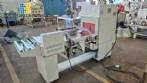 Selladora de envases en forma de L con t�nel de retracci�n semiautom�tico.