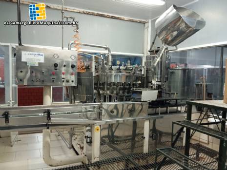 Llenadora rotativa de acero inoxidable con 30 boquillas CompoMaq y tapadora