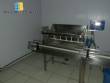 Llenadora lineal de 14 boquillas con enjuagadora y tapadora de rosca