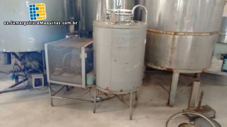 Tanque de acero inoxidable con sistema de enfriamiento
