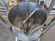 Olla de gas con camisa basculante de acero inoxidable de 100 litros