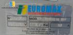 Empacadora Euromax para la formaci�n de pacas de productos.
