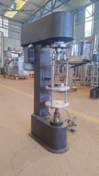 M�quina roscadora para tapones de aluminio, tapones pilfer y tapones de pl�stico