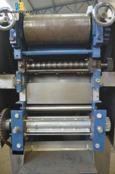 Moldeadora y cortadora de cilindros para snacks de masa de trigo