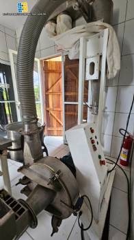 Molino centr�fugo de acero inoxidable Scott Tech, 50 kg por hora.