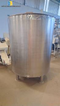 Olla para cocinar al vapor con camisa de acero inoxidable, 300 litros. Olla para cocinar al vapor con camisa de acero inoxidable, 300 litros.