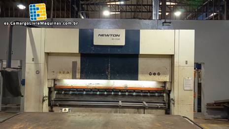 Plegadora hidráulica CNC Newton de 175 toneladas para el plegado de chapas de hasta 3.050 mm de espesor. Plegadora hidráulica CNC Newton de 175 toneladas para el plegado de chapas de hasta 3.050 mm de espesor.