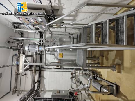 Tanque dispersor de polvo en acero inoxidable, 500 litros, con bomba Netzsch y válvulas Alfa Laval. Tanque dispersor de polvo en acero inoxidable, 500 litros, con bomba Netzsch y válvulas Alfa Laval.